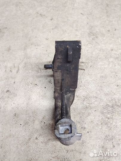 Кронштейн генератора ваз 2110