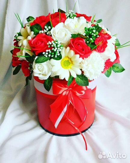 Интерьерная композиция из мыльных цветов