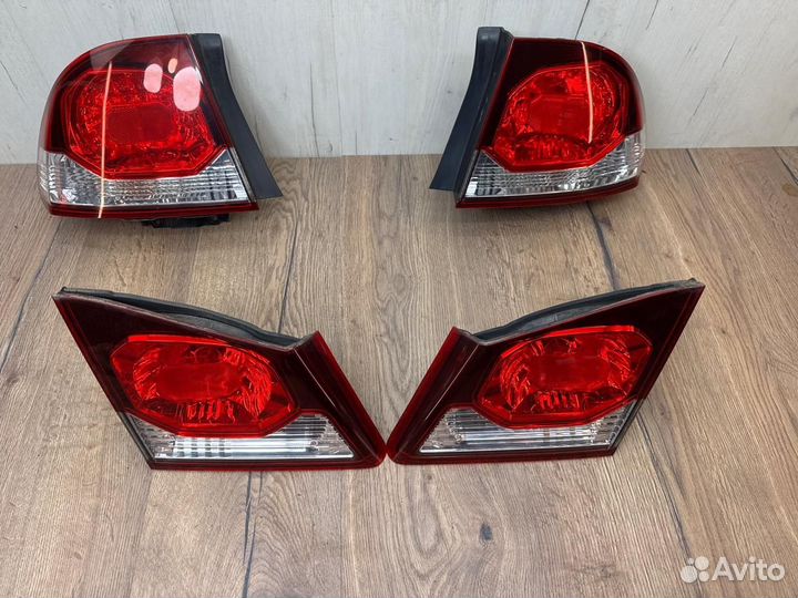 Фонарь Honda Civic 4D 1.3 LDA MF5 2010