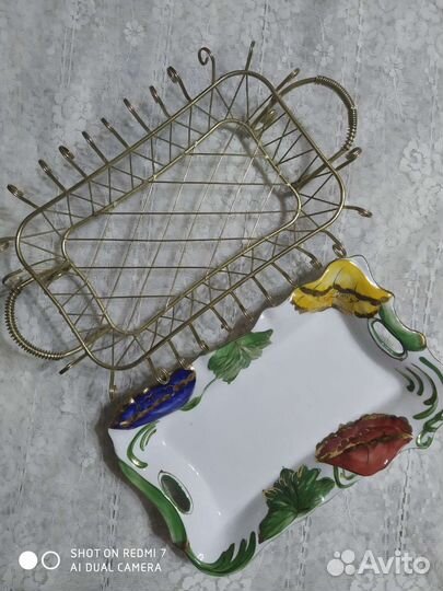 Блюдо на металлической подставке