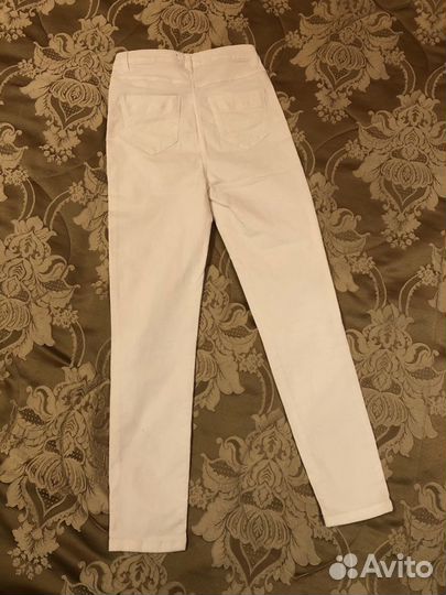 Белые джинсы