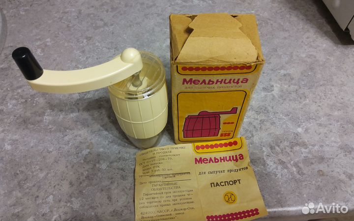 Поднос жостово б/у ссср,мельница ручная б\у СССР