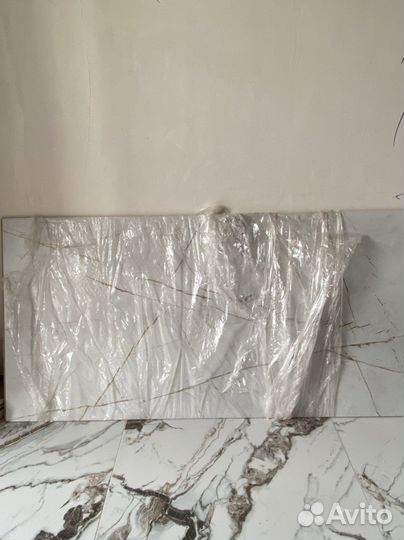 Столешница под раковину, стеновая панель