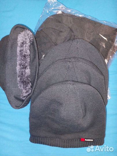 Шапки зимние теплые цвет серо болотный и чёрный