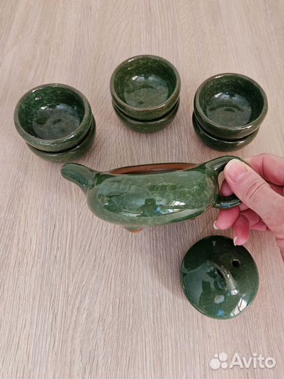 Миниатюрный чайник и мини-пиалы, чайная церемония