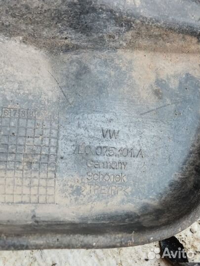 Брызговик задний правый Volkswagen Touareg I реста