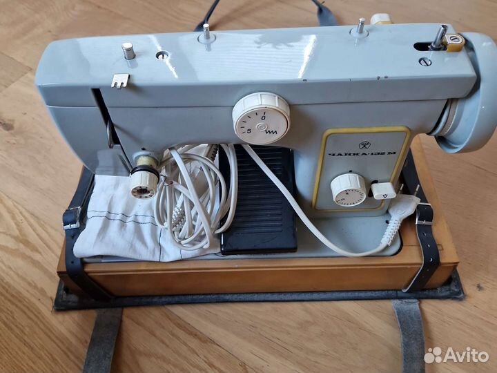 Швейная машинка чайка 132м