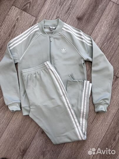 Спортивный костюм adidas 44-46