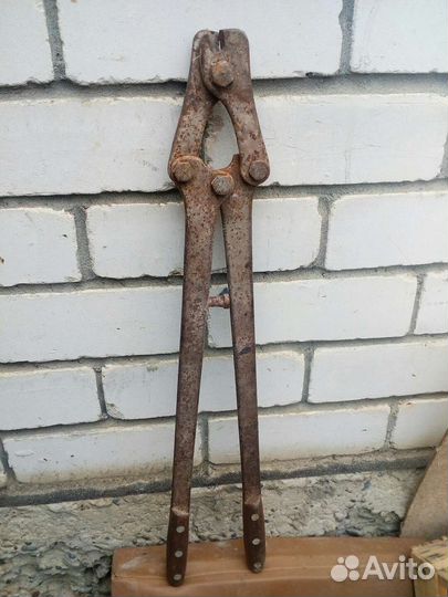 Тиски, струбцина, болторез