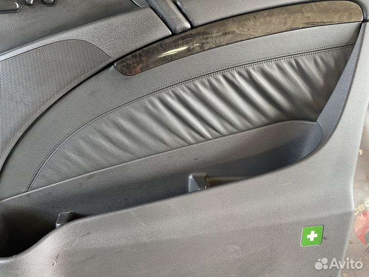 Обшивка правой двери Mercedes w639. Япония