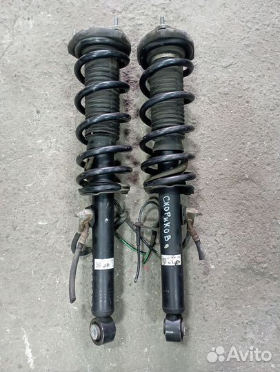 Передний амортизатор пружина infinity y51 Nissan