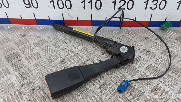 Защелка ремня безопасности на Opel Astra H