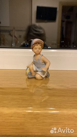 Статуэтка фарфор