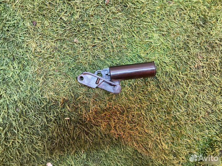 Доводчик багажника Suzuki Liana 2007