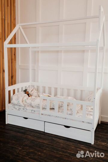 Детская кровать-домик из массива березы 