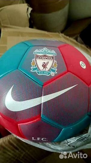 Футбольный мяч адидас найк