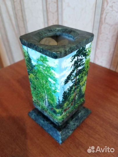 Нефритовый подсвечник-статуэтка