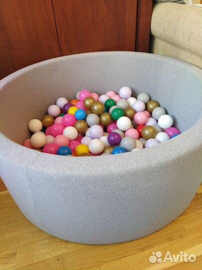 Сухой бассейн с шариками