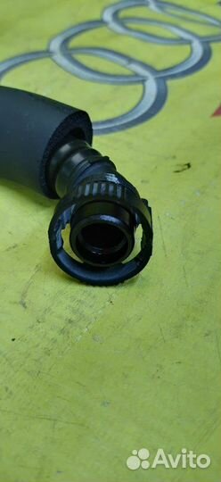 Патрубок клапана вкг Audi A4 седан 2.0 cdnc 2010