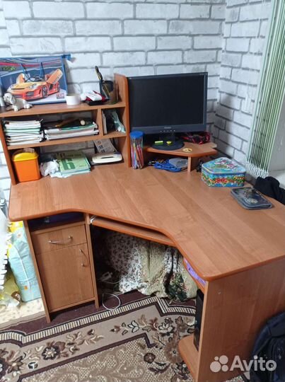 Компьютерный стол