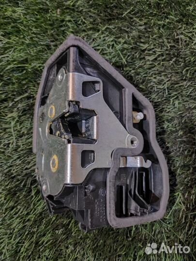 Замок двери задний левый Bmw X3 28Ix F25 N52T 2011