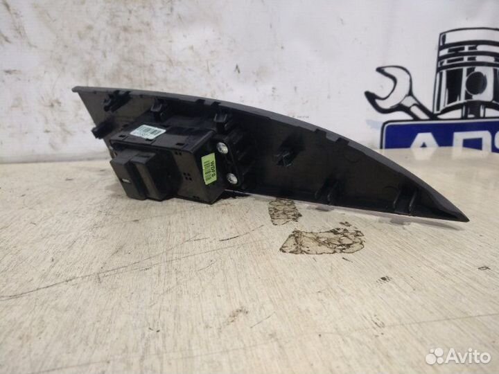 Клавиша стеклоподъемника передняя правая Ssangyong