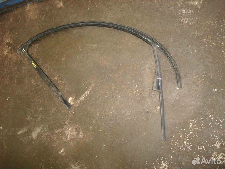 Уплотнитель VW Jetta V 2005-2011