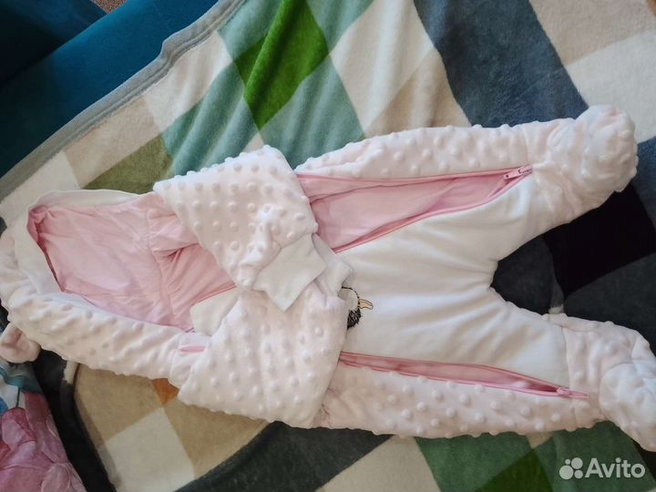 Продам на девочку два четыре месяца