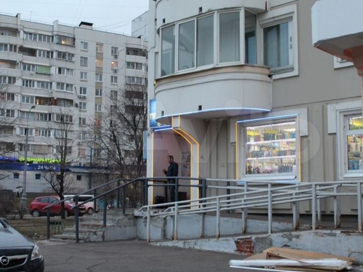 Сдам торговое помещение, 130.5 м²