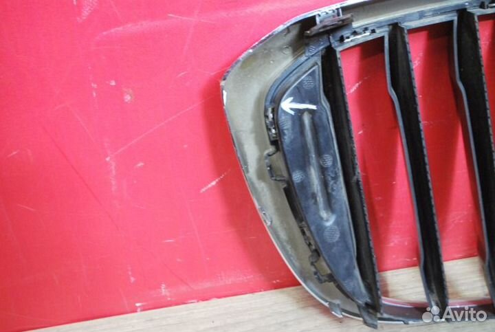 Решетка радиатора передняя левая Bmw X3