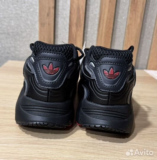 Кроссовки Adidas