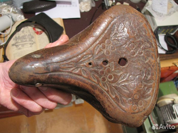 Сиденье от старинных велосипедов