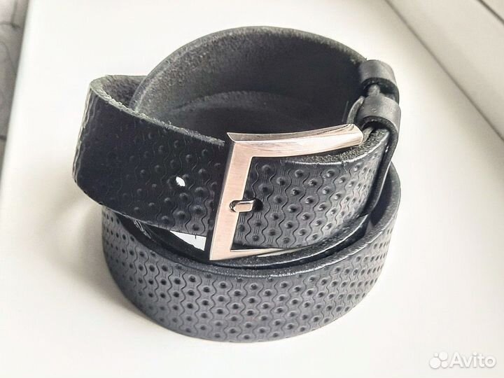 Мужской кожаный ремень черный
