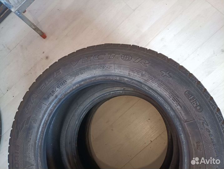 Goodyear Vector 5 Plus 215/60 R16
