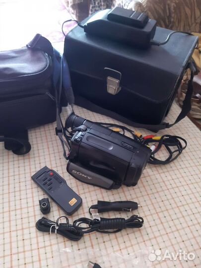 Видеокамера Sony CCD-TR401E