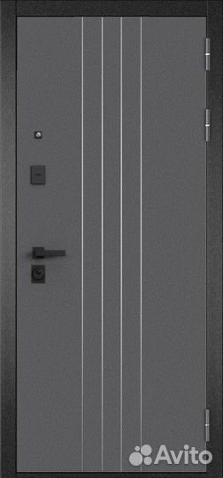 Дверь входная в квартиру с зеркалом