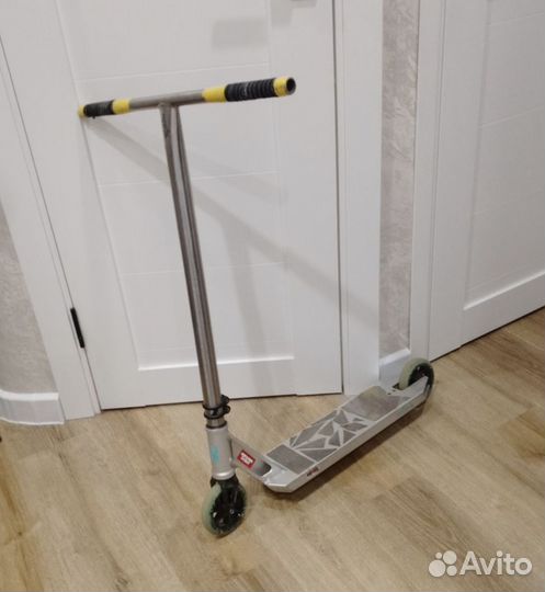 Трюковой самокат кастом парк