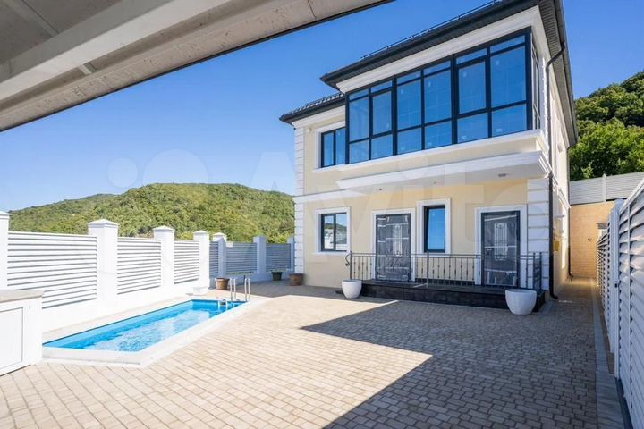 Дом 189 м² на участке 4 сот.