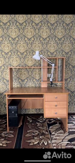 Письменный/Компьютерный стол