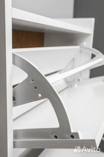 Обувница белая