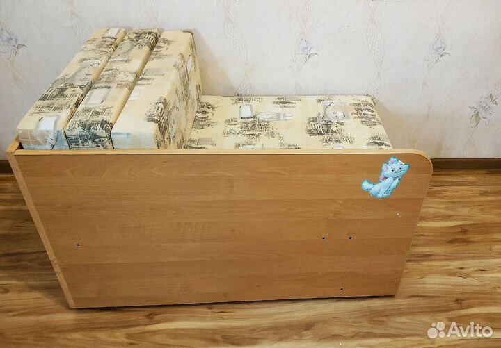 Детская кровать диван,внутри ящики под бельё
