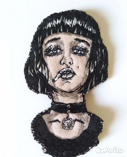 Брошь вышитая 