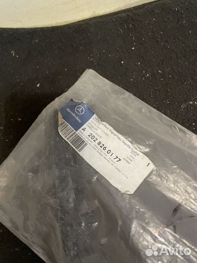 Молдинг под фару левый Mercedes Benz W202