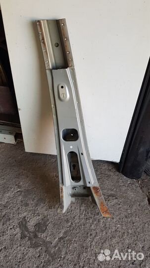 Стойка средняя левая Дастер