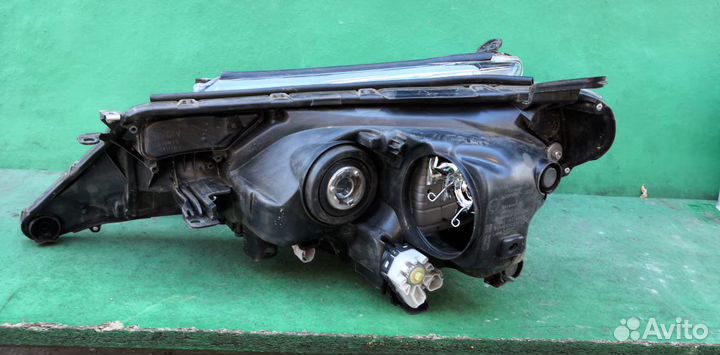 Оригинальные фары Тойота RAV 4 ксенон 2013-2015 г