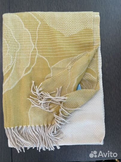 Шарфы, палантины, платки новые