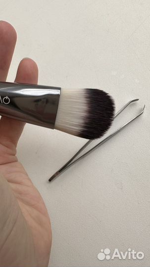 Кисть для тона и щипчики