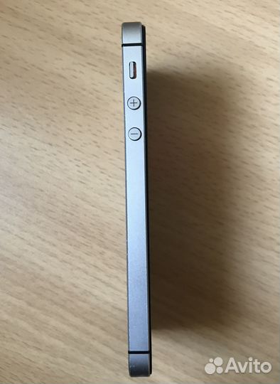 iPhone SE, 128 ГБ