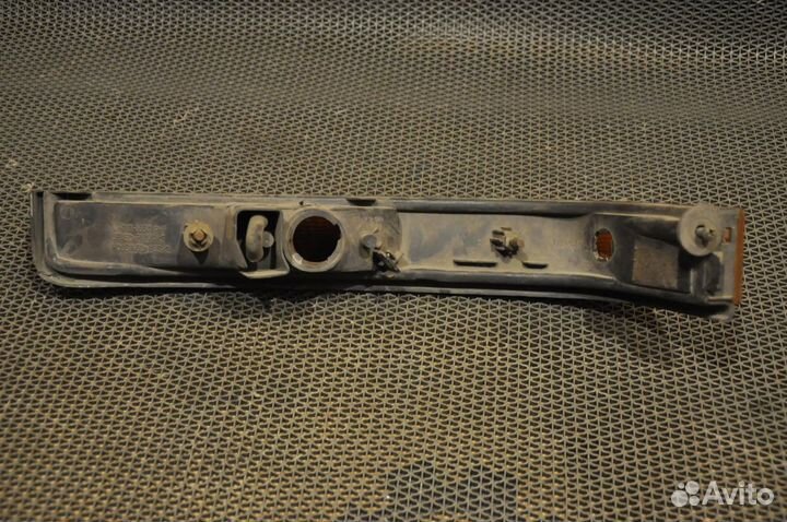 Поворотник правый (габарит) toyota hiace RZH101G