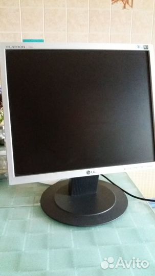 Монитор LG flatron L1750U